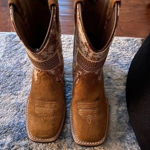 Boys Ariat boots size 11